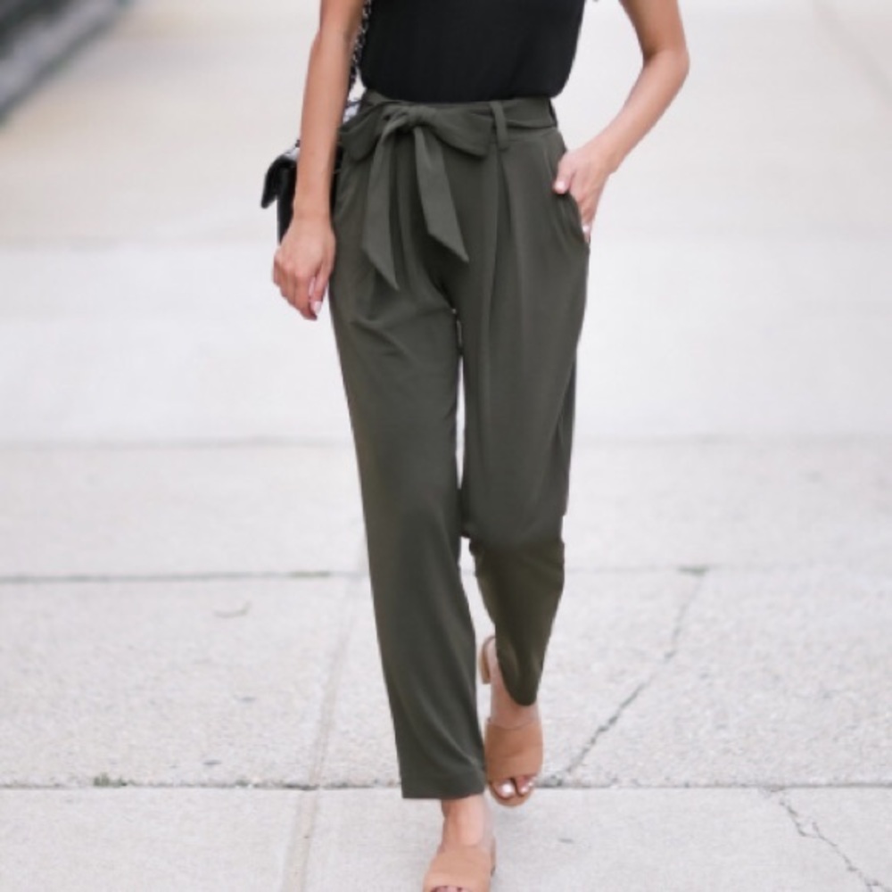 🌟50% OFF!! Express olive dress pants size Large NWT